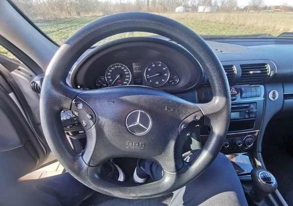 Mercedes-Benz Klasa C cena 5500 przebieg: 400000, rok produkcji 2004 z Borne Sulinowo małe 154